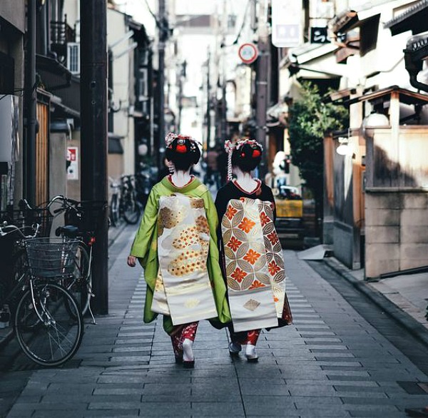 Geisha per strada Geisha per strada